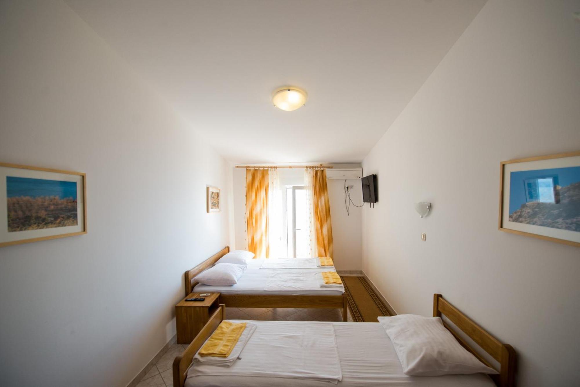 Bed And Breakfast Pero 3 Min Walk To The Beach Lokva Rogoznica Buitenkant foto