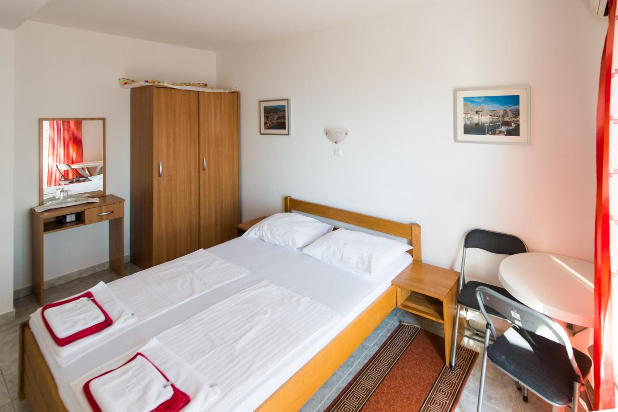Bed And Breakfast Pero 3 Min Walk To The Beach Lokva Rogoznica Buitenkant foto