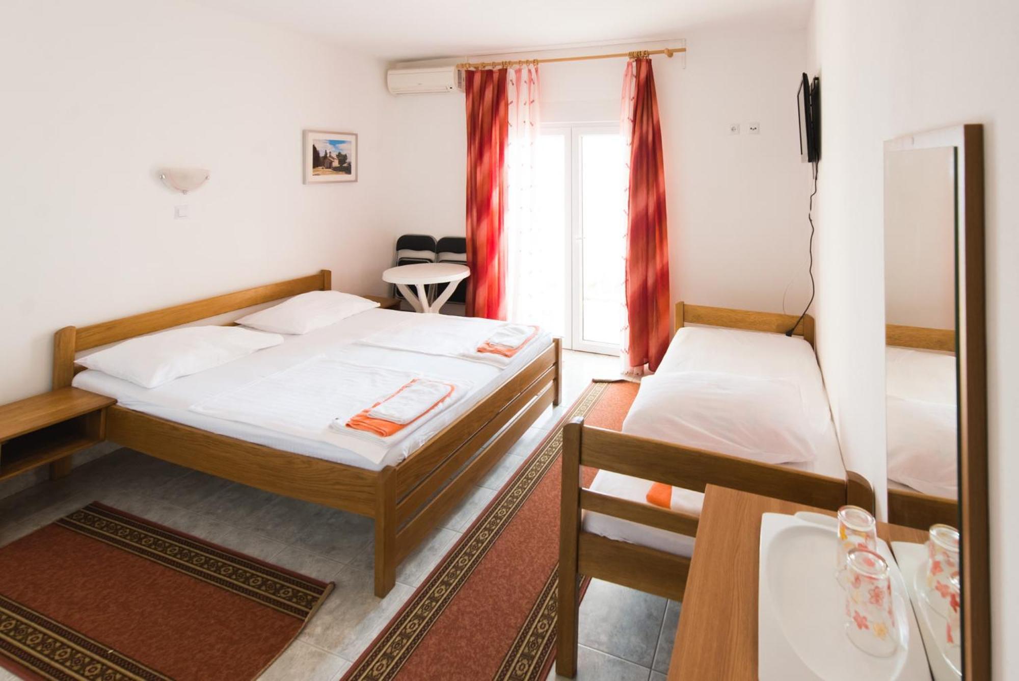 Bed And Breakfast Pero 3 Min Walk To The Beach Lokva Rogoznica Buitenkant foto