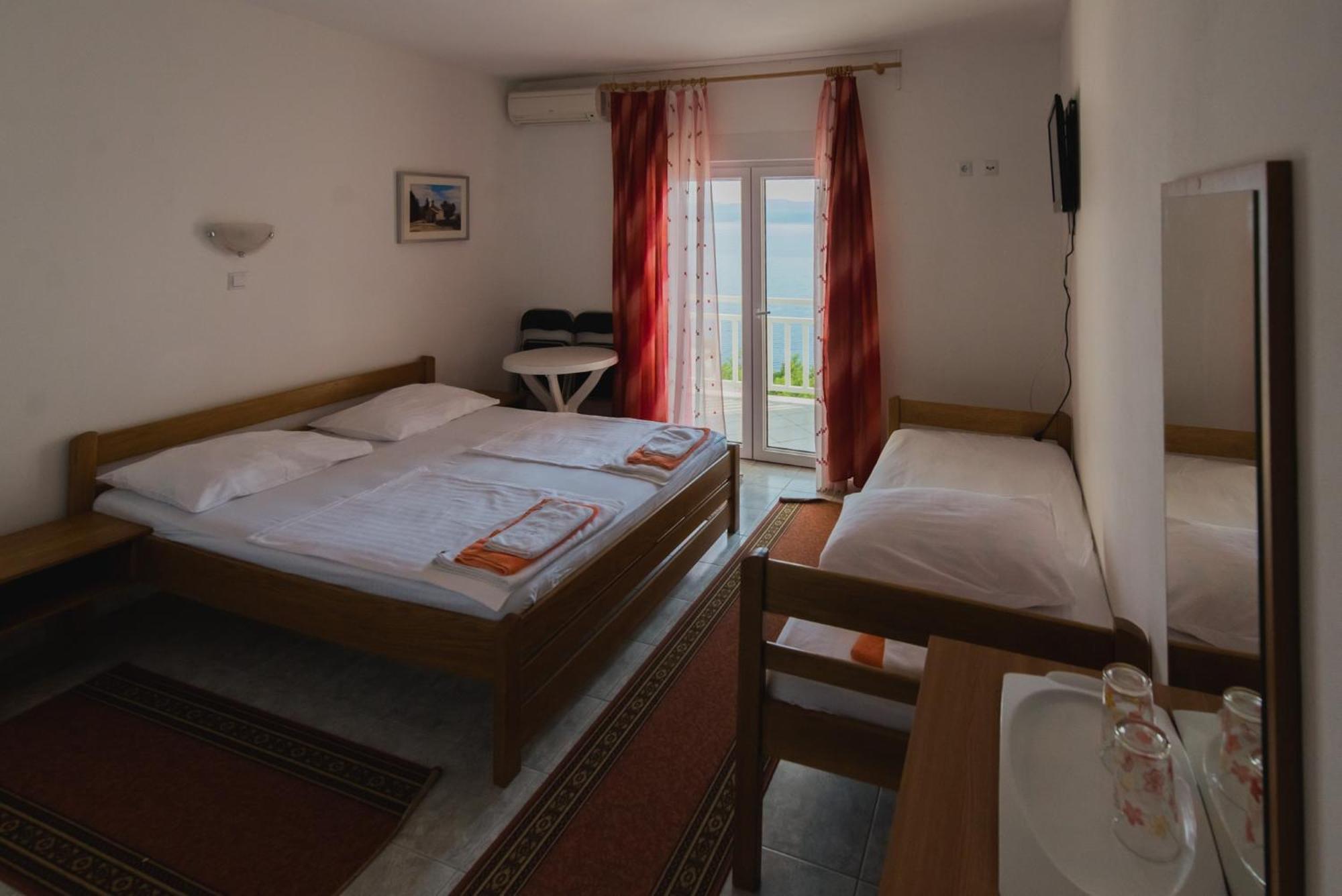Bed And Breakfast Pero 3 Min Walk To The Beach Lokva Rogoznica Buitenkant foto